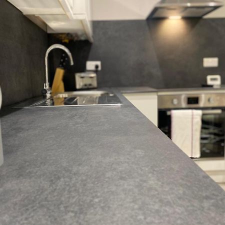 Amazing Central High Street Self Contained Apartments By Syl Watford  Exterior photo