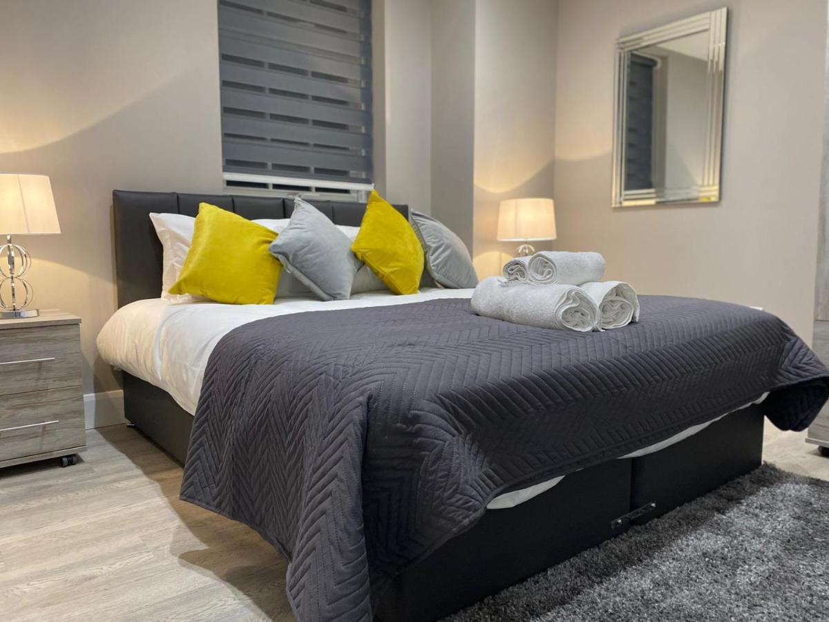 Amazing Central High Street Self Contained Apartments By Syl Watford  Exterior photo