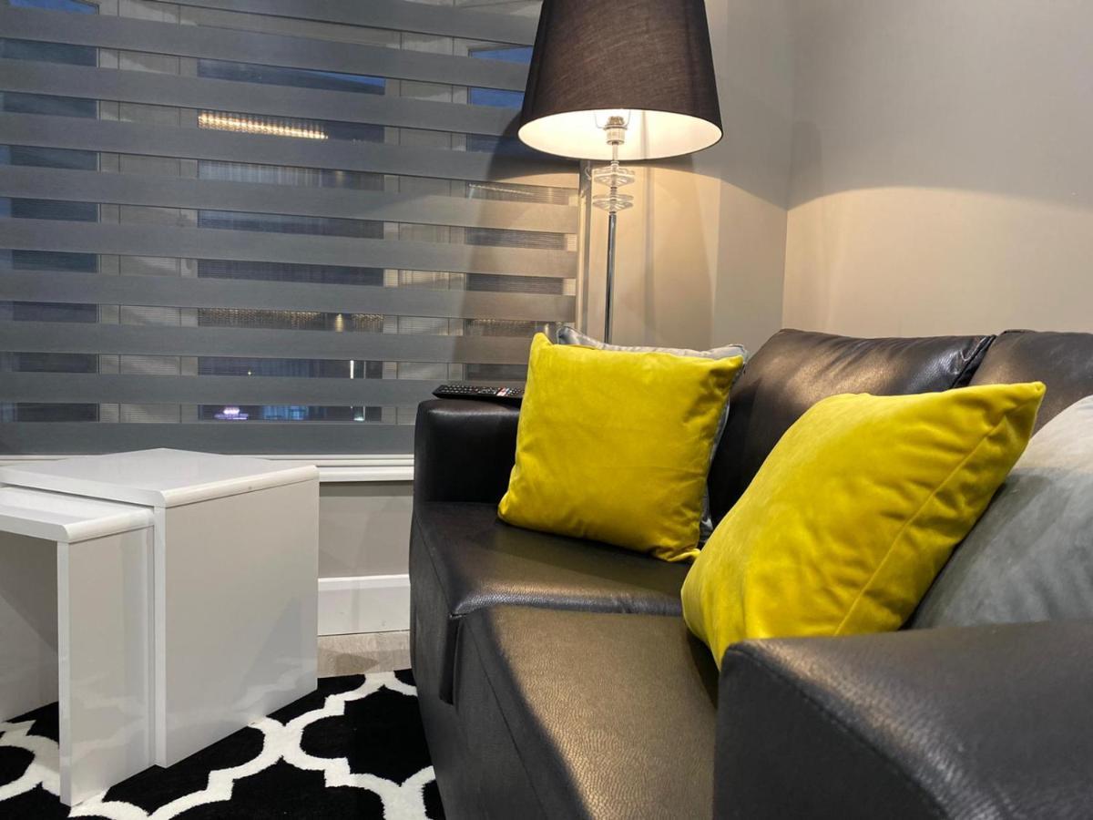 Amazing Central High Street Self Contained Apartments By Syl Watford  Exterior photo