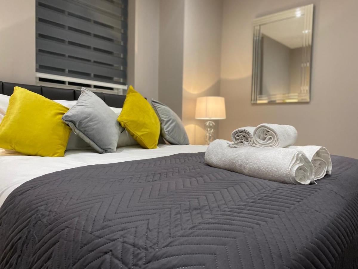 Amazing Central High Street Self Contained Apartments By Syl Watford  Exterior photo